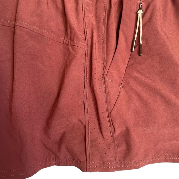 Vuori Athletic Shorts Women XS Burgundy Pockets Gym Running Workout Beach - Picture 3 of 7